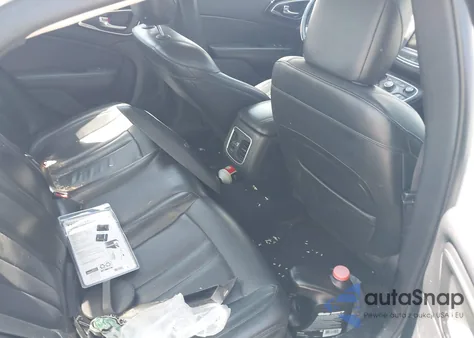 2015 Chrysler 200 C z USA, uszkodzony, nr VIN 1C3CCCCG3FN515394